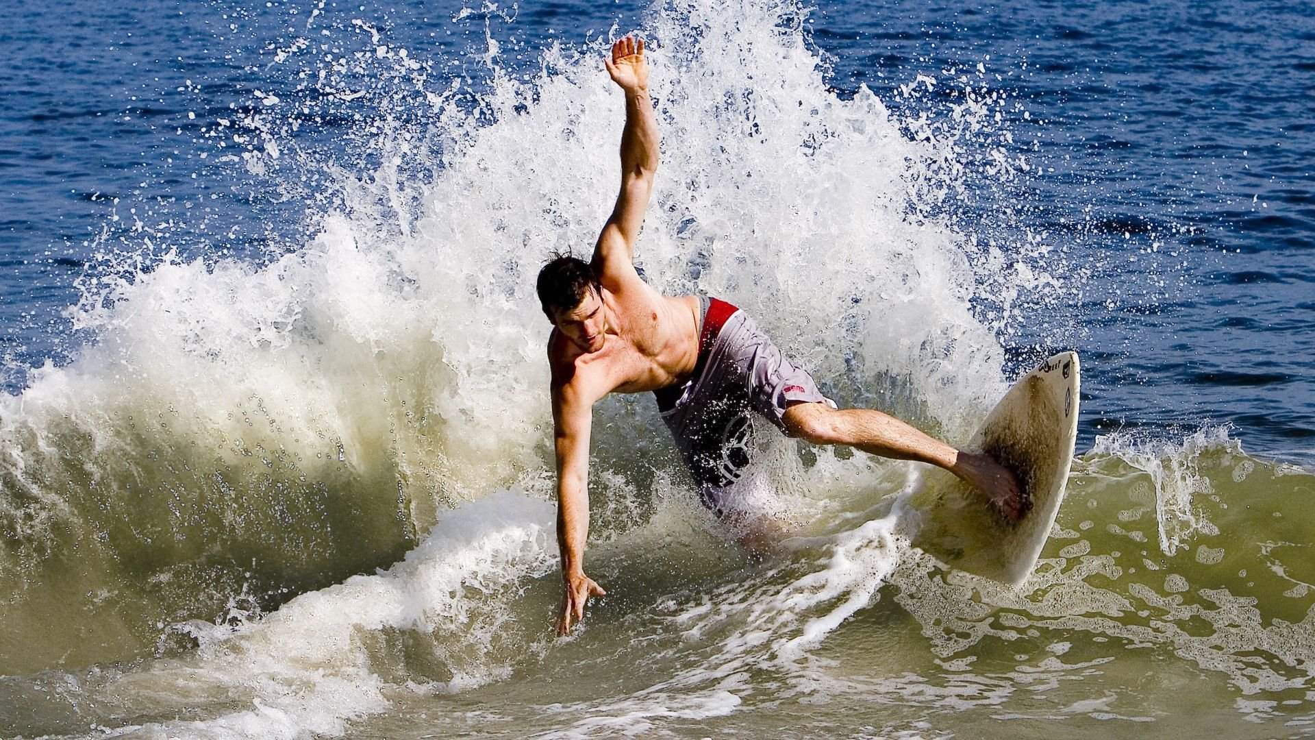 CBA球员用拼搏诠释体育精神，cba的精神